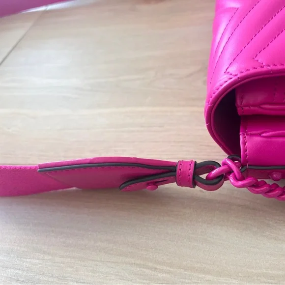 SOLD. Gucci GG Marmont Shoulder Bag! Beautiful Fuchsia color! - Picture 5 of 11